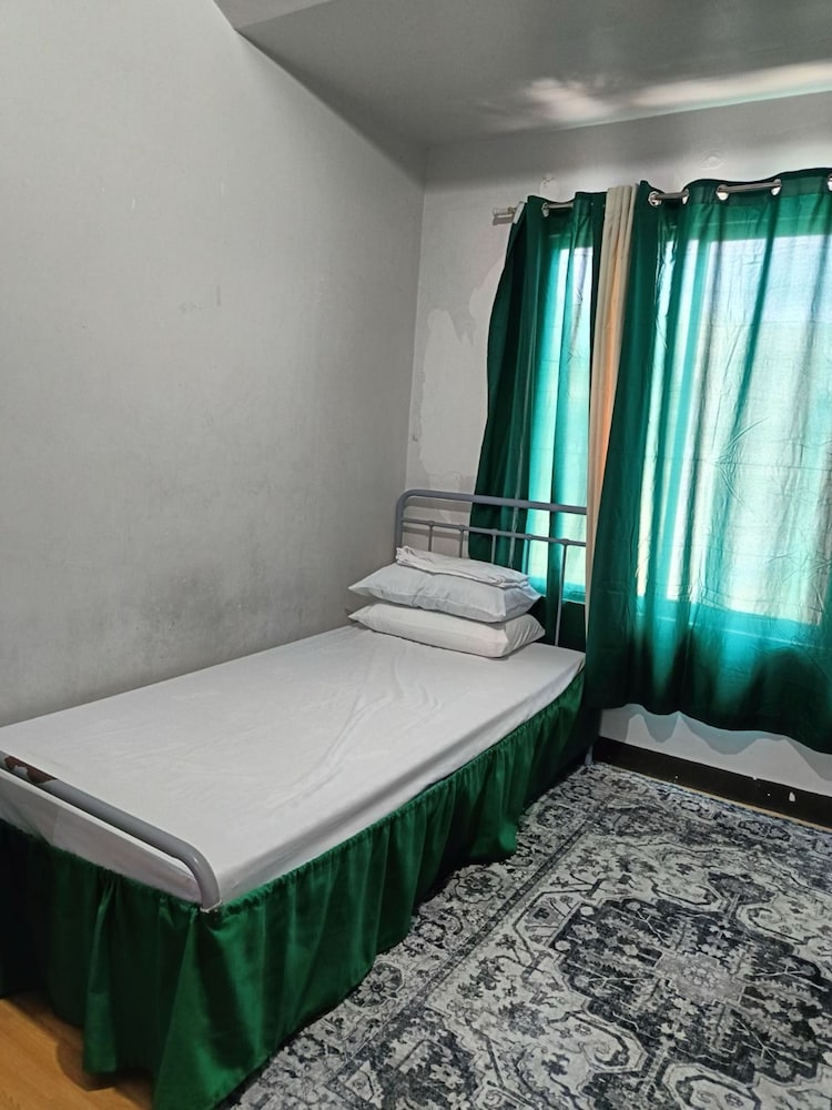 Basic Condo, 1 Bedroom, Balcony, City View photo 3