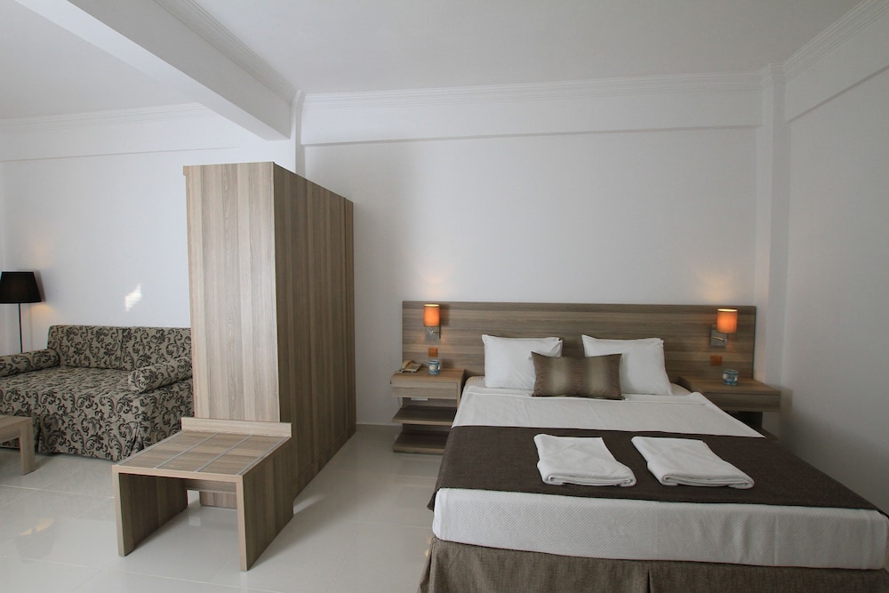 Room, Garden View