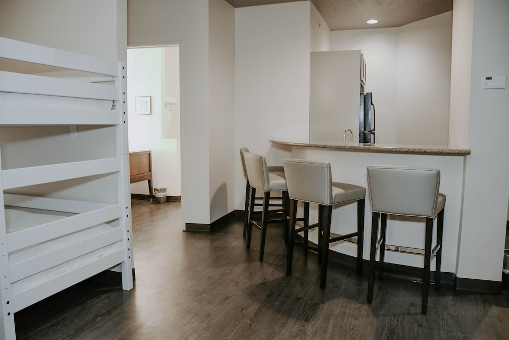 Suite, Multiple Beds - Photo 3