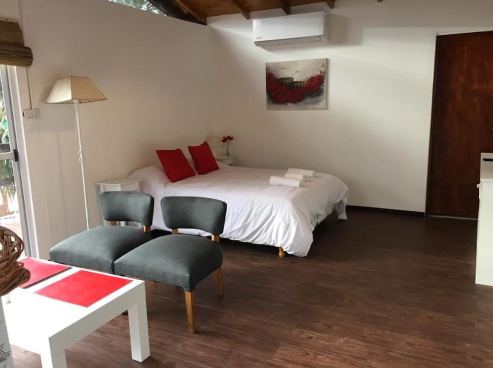 Premium Cabin, 1 Queen Bed, Garden View photo 3