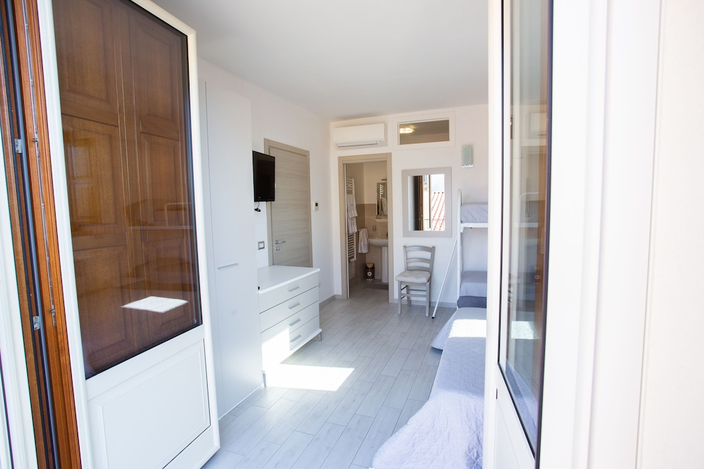Superior Apartment, Ensuite, Sea View (dafne) photo 2