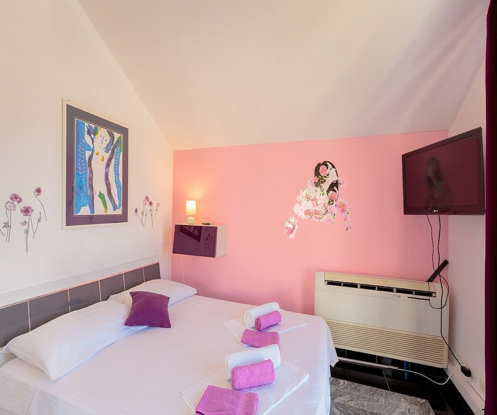 Apartment (3 Bedroom Apt With Jacuzzi N Sea View)