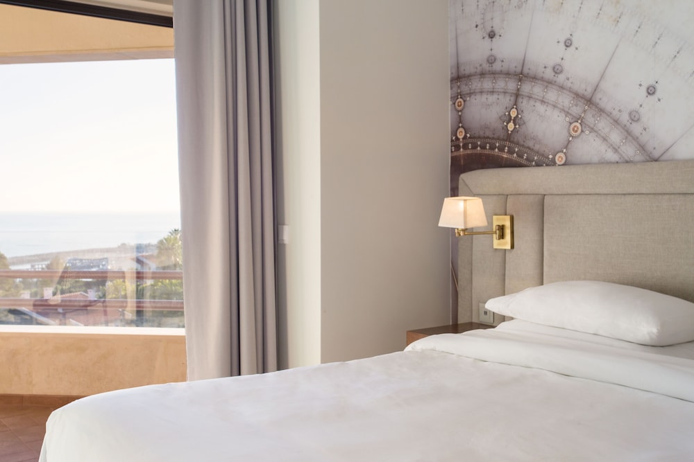 Premium Suite, 2 Bedrooms, Pool View (Balcony) - Photo 11