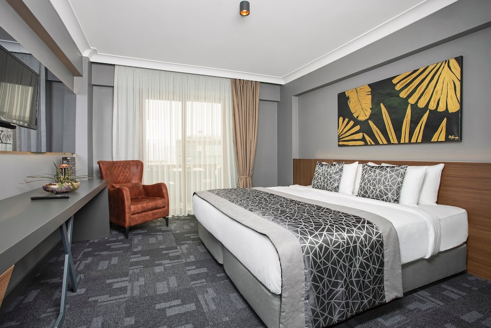 Standard Double or Twin Room - Photo 11