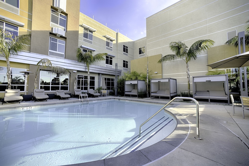 Room, 1 King Bed, Accessible, Pool View (Hearing)