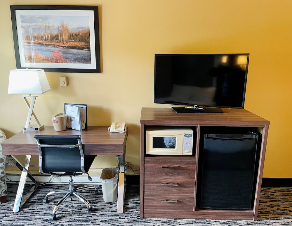 Family Suite (No Pets) - Photo 6