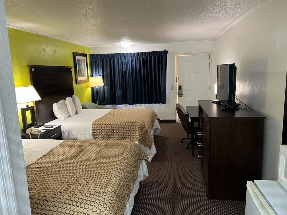 Basic 2 Queen Beds Non Smoking photo 1