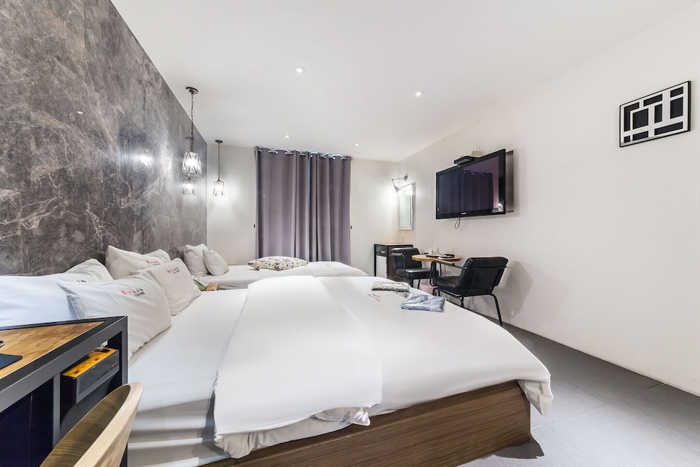 VIP Business Room (Check in time Mon-Thu 6 PM,Fri-Sun 9 PM) photo 3