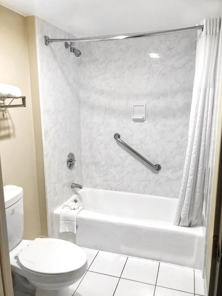 Standard Room, 1 King Bed, Non Smoking (Ottoman) - Photo 6