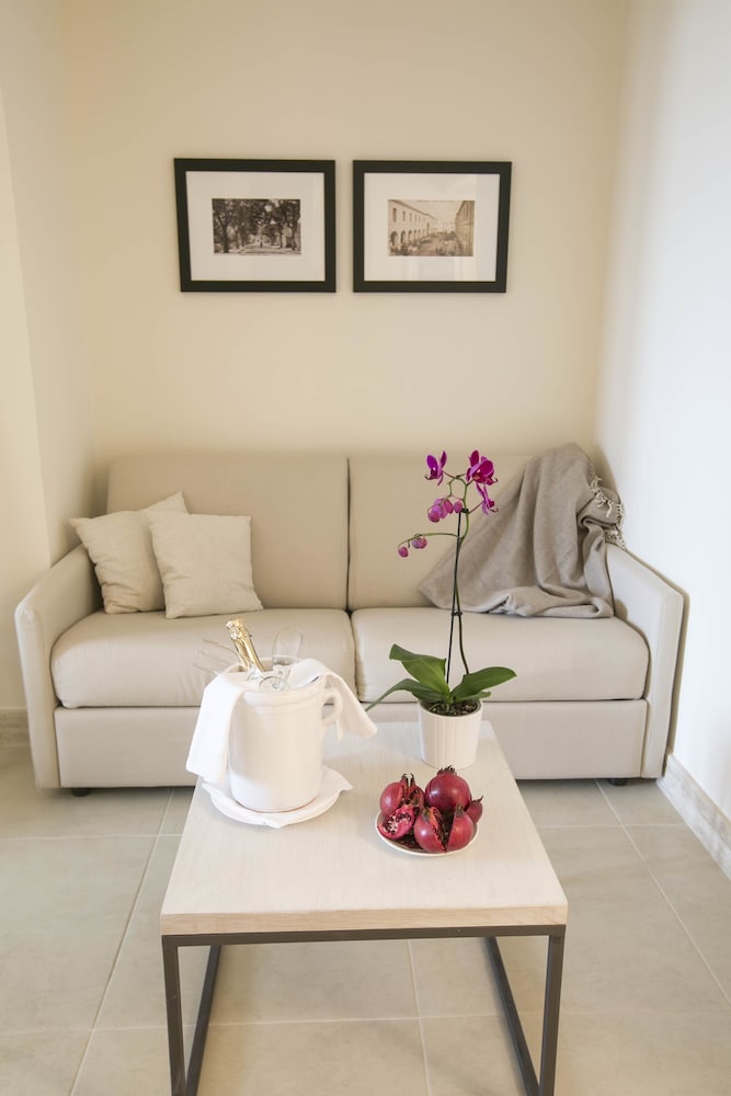 Junior Double Room, 1 Bedroom, Balcony, Partial Sea View photo 2