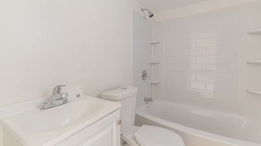 Room, 2 Double Beds - Photo 4