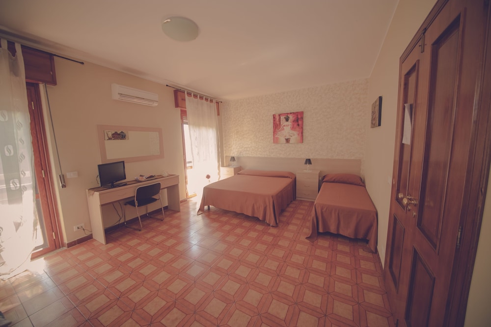 Comfort Double Room, Shared Bathroom photo 2