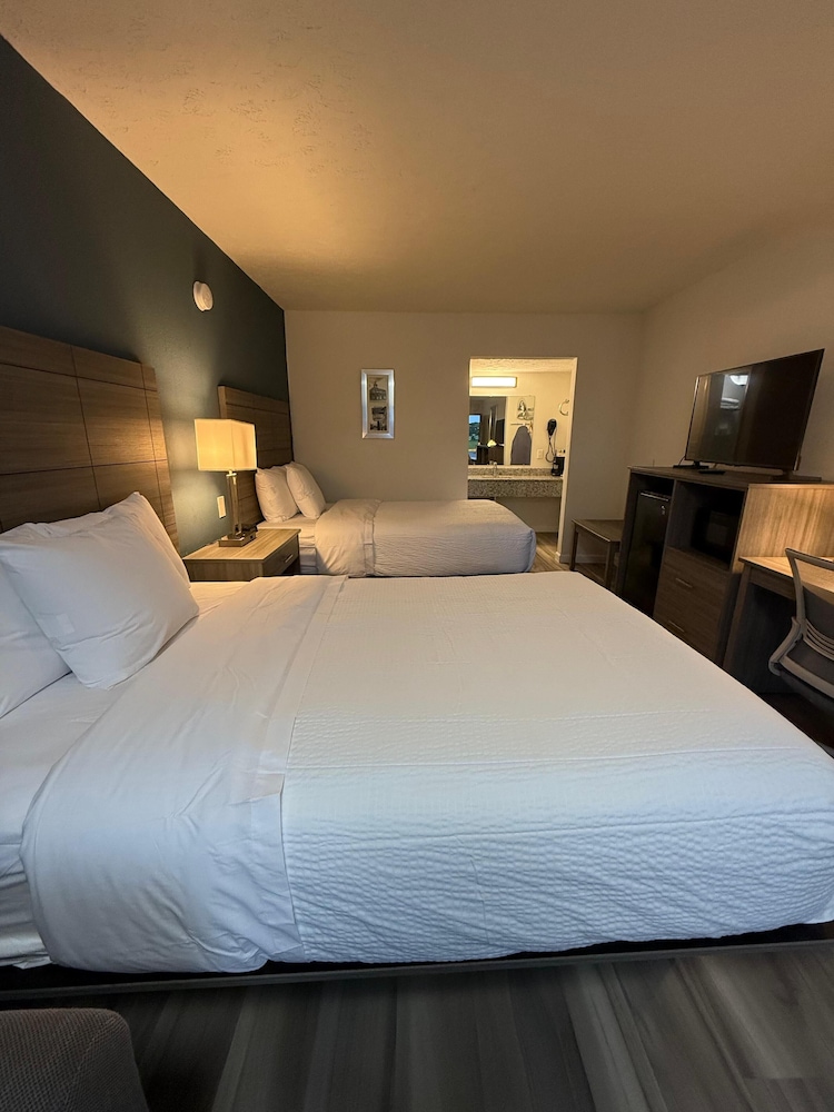 Room, 2 Double Beds, Accessible, Non Smoking photo 3