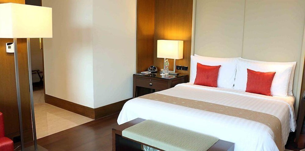 Luxury Suite - Photo 5