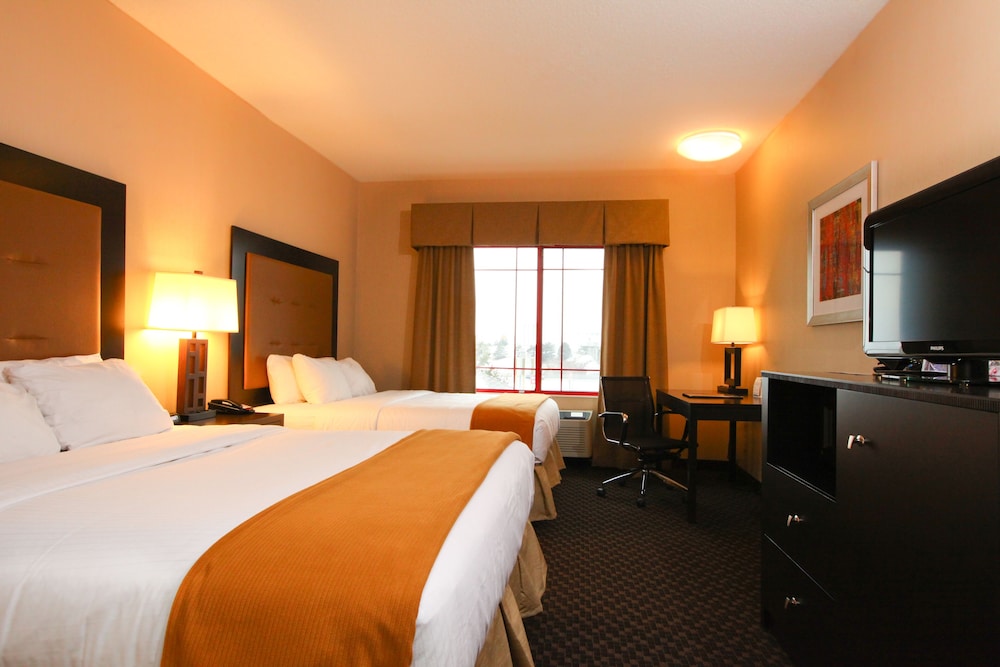 Standard Room, Multiple Beds, Pool View - Photo 2