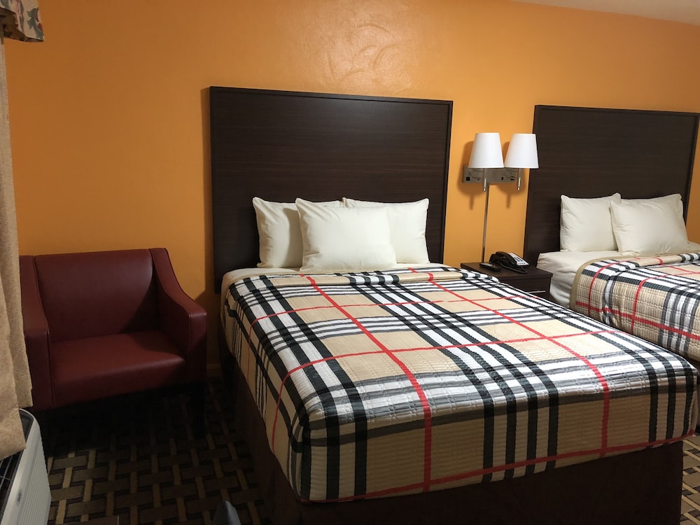 Room, 2 Queen Beds, Non Smoking photo 3