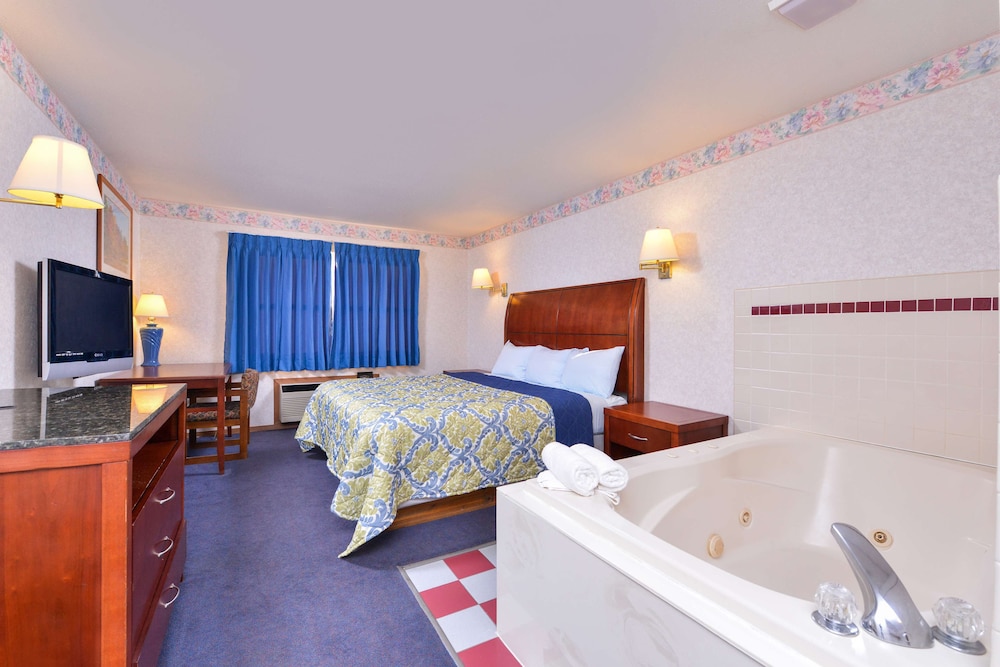 Suite, 1 King Bed (Jacuzzi) photo 1