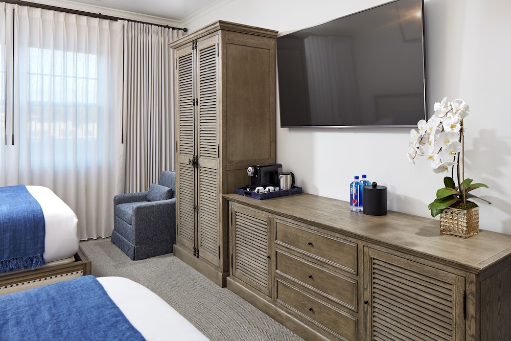 Classic Room, 2 Queen Beds - Photo 2