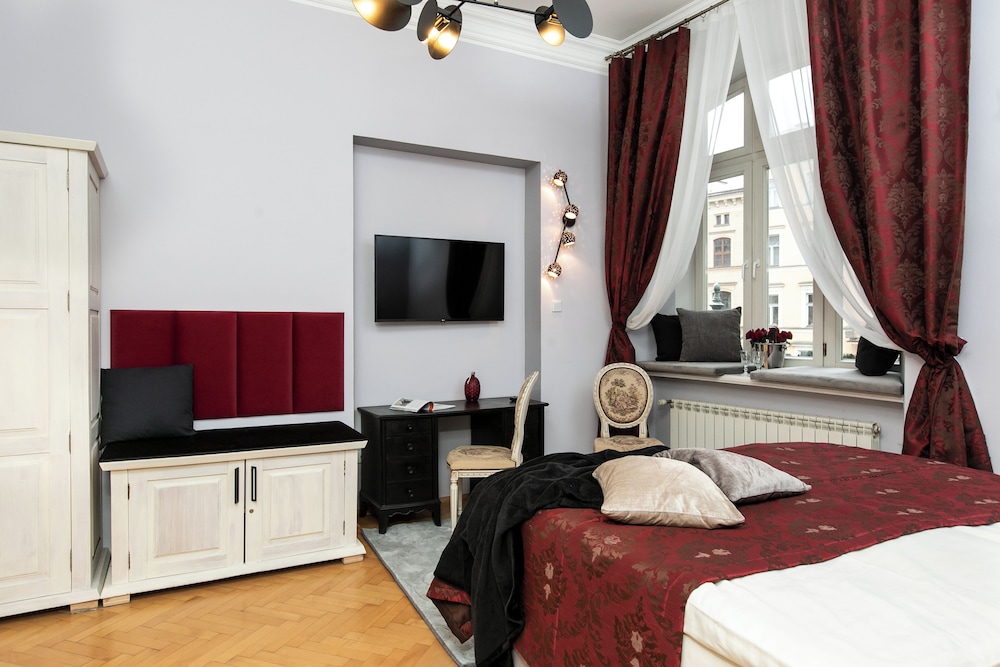 Romantic Double or Twin Room, City View