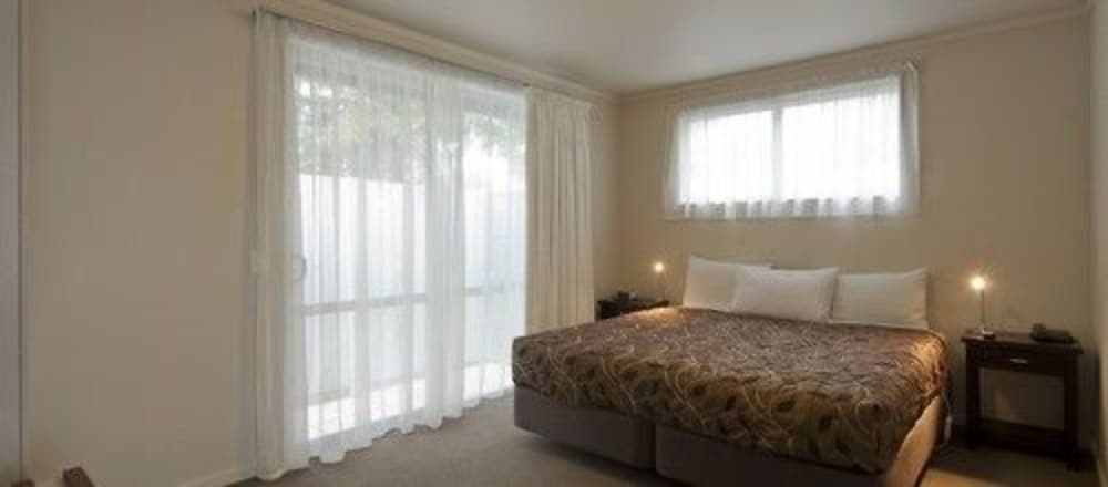 Standard Suite, 2 Bedrooms, Non Smoking, Kitchenette (Unit, Sleeps 4)