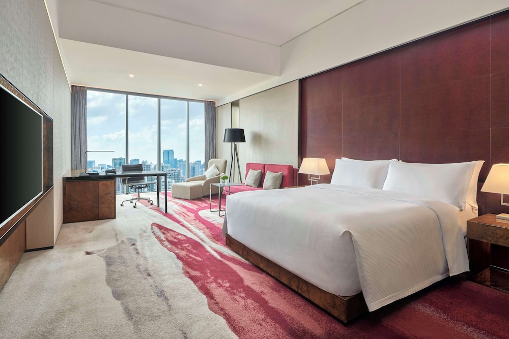King Hilton, Deluxe Room - Photo 1