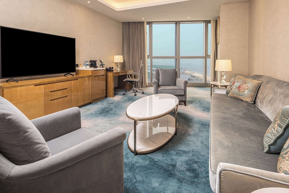 Deluxe Suite, 1 King Bed photo 2