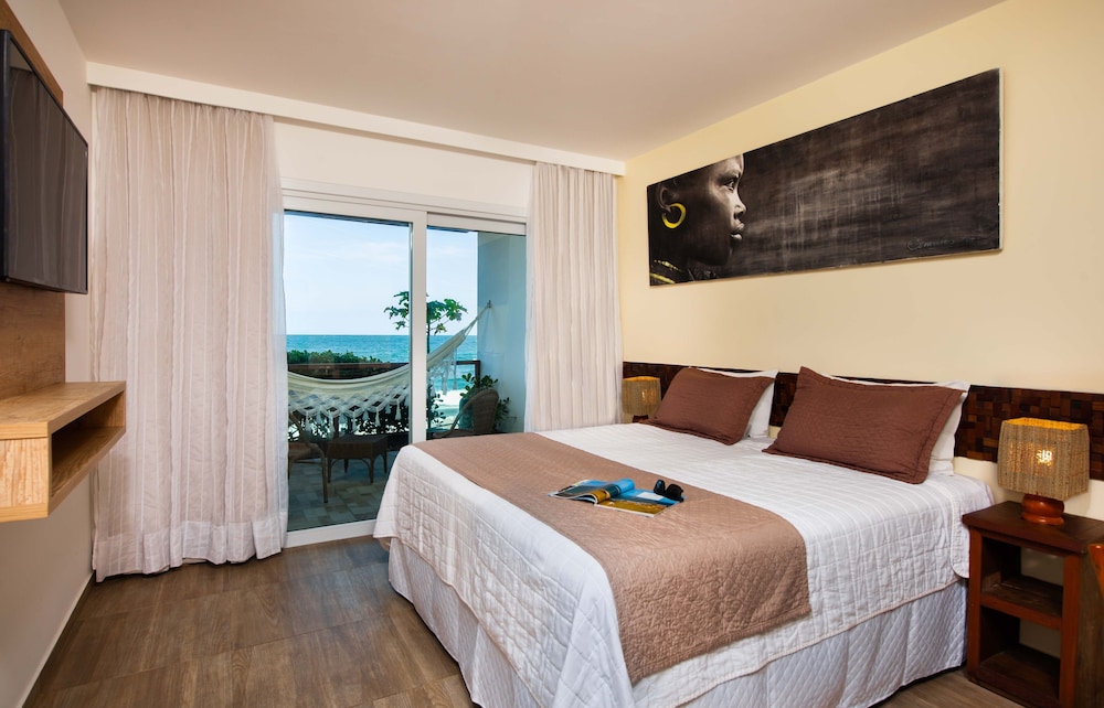 Double Deluxe Room with Balcony and Ocean View