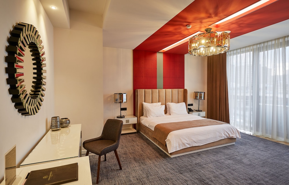 Luxury Double Room, 1 King Bed, Mountain View