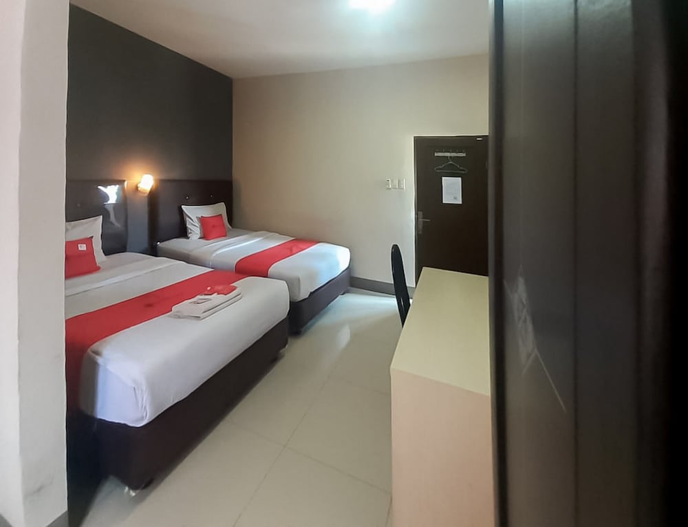 Twin Room (Reddoorz) photo 1