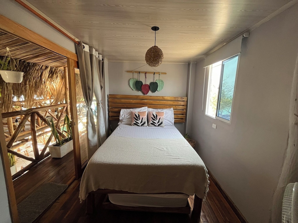 Standard Double Room, Private Bathroom, Beachside photo 1