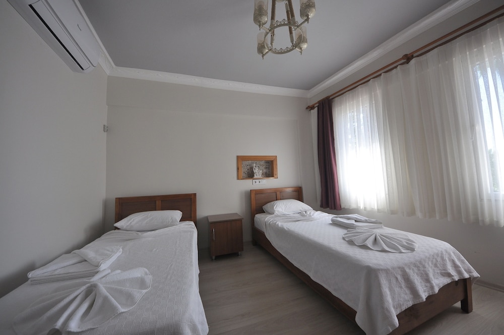 Standard Twin Room - Photo 1