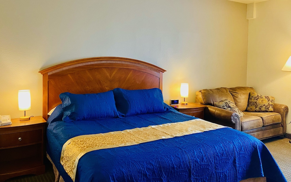 Superior Suite, 1 King Bed, Non Smoking photo 1
