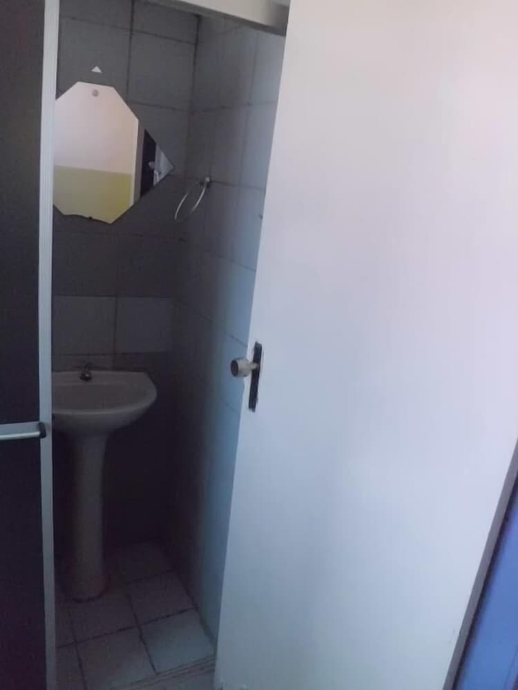 Economy Triple Room