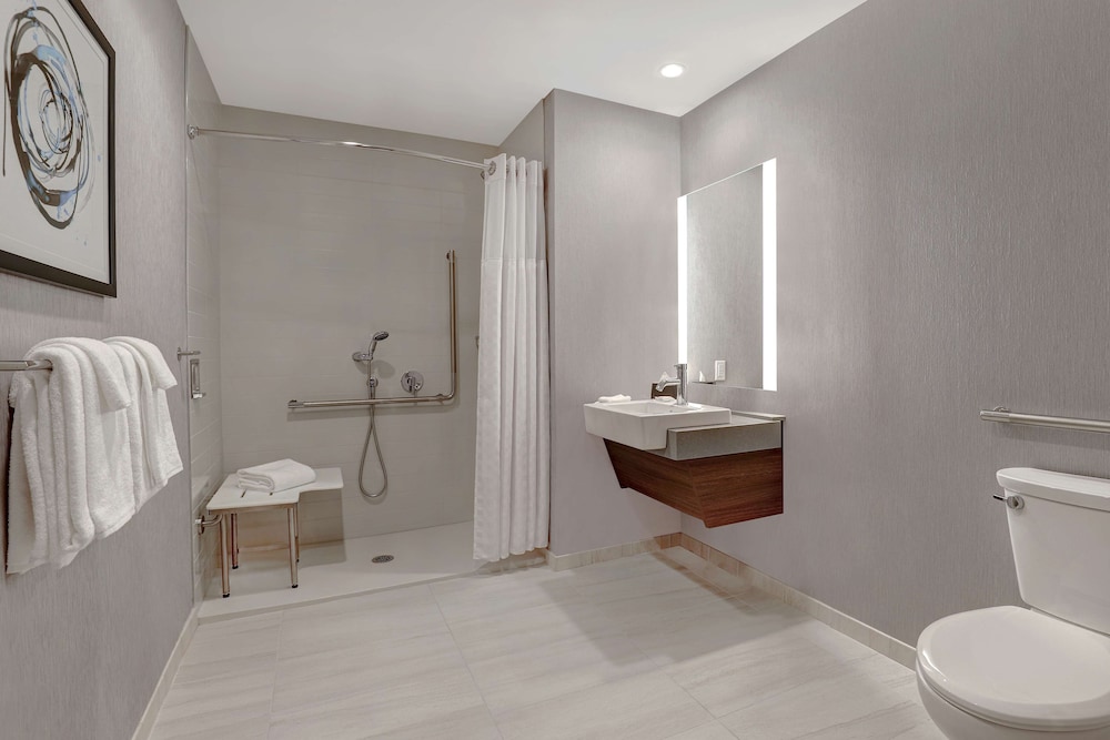 Suite, 2 Queen Beds with Sofa bed, Accessible, Bathtub - Photo 6