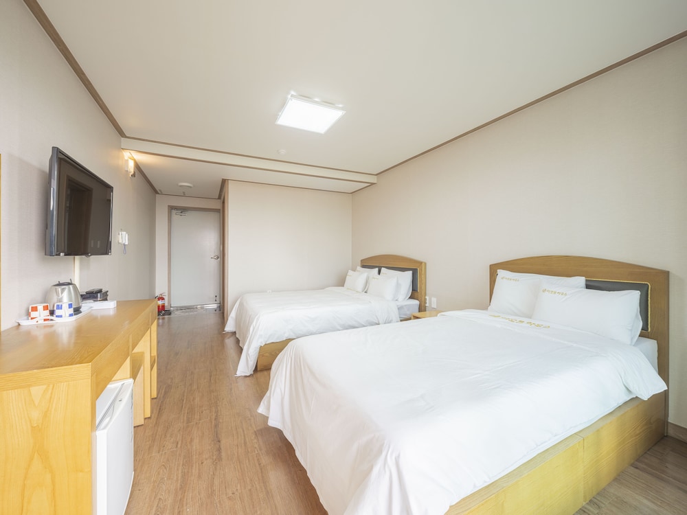 A. Hotel Type (Twin) photo 3