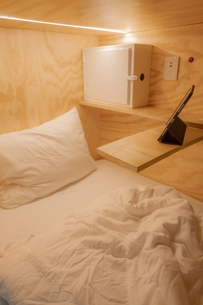 Mixed Deluxe Shared Dormitory For 6 People