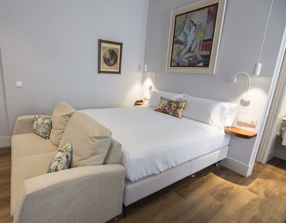 Double or Twin Room - Photo 2