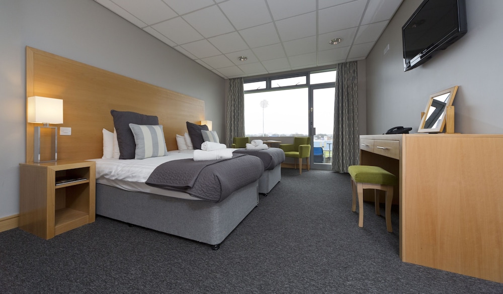 Superior Twin Room, Pitch View photo 3