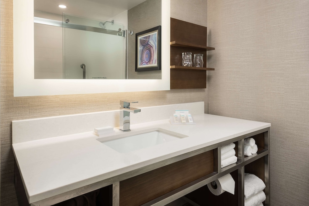 Signature Room, 2 Queen Beds thumbnail 6
