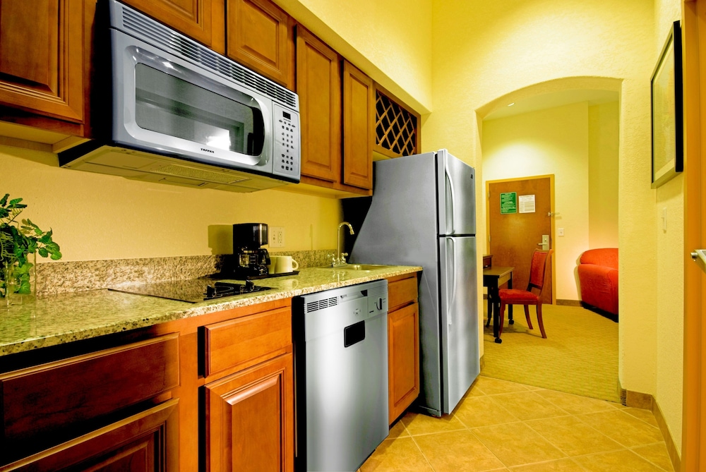 Executive Suite, 1 Bedroom, Non Smoking, Jetted Tub - Photo 6