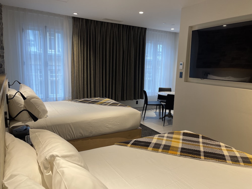 Comfort Room, 2 Queen Beds, Kitchenette