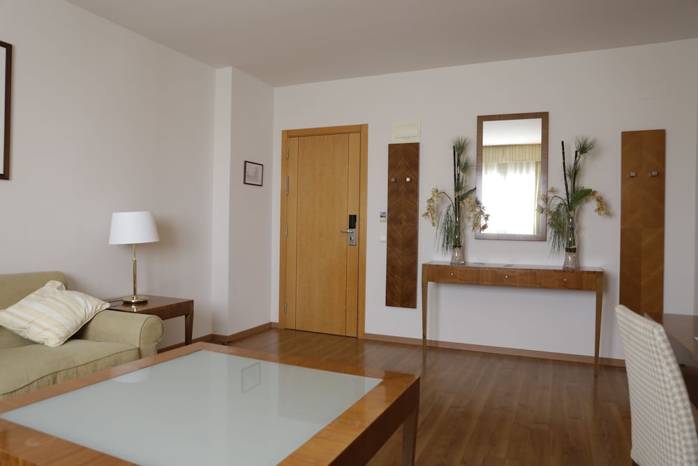 Junior Suite (Single Use) - Photo 17
