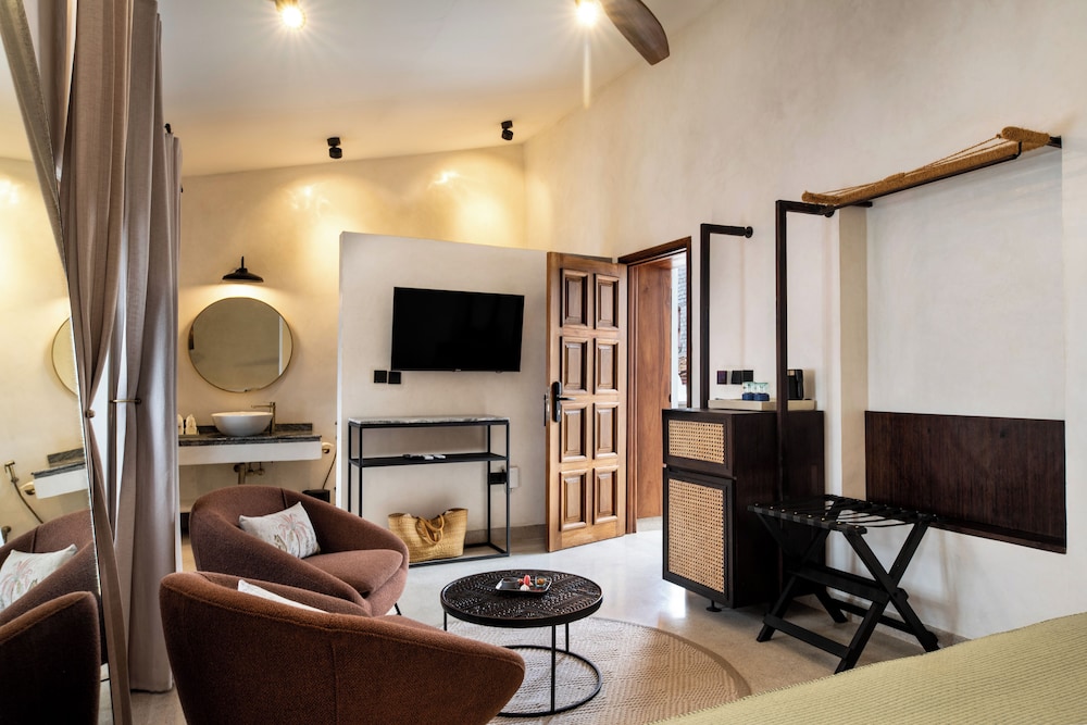 Deluxe Double Room - Photo 8