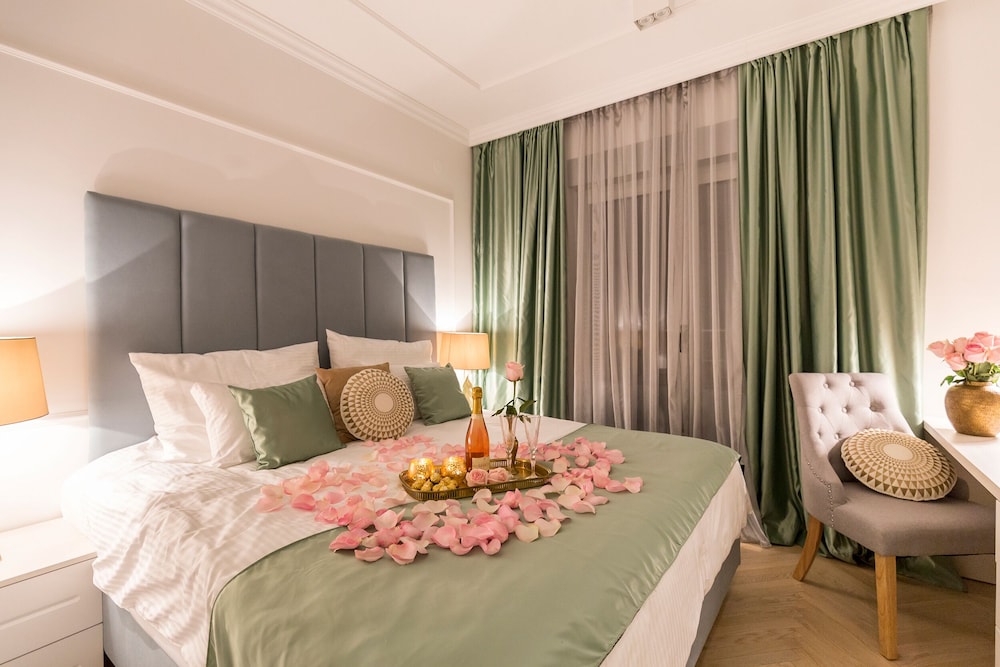 Executive Studio Suite (2)
