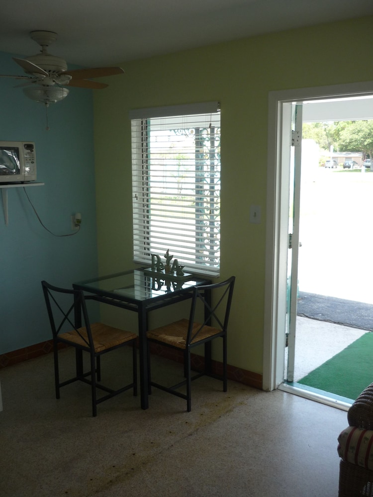 Studio Kitchenette ( Efficiency) 2 Full Beds photo 3