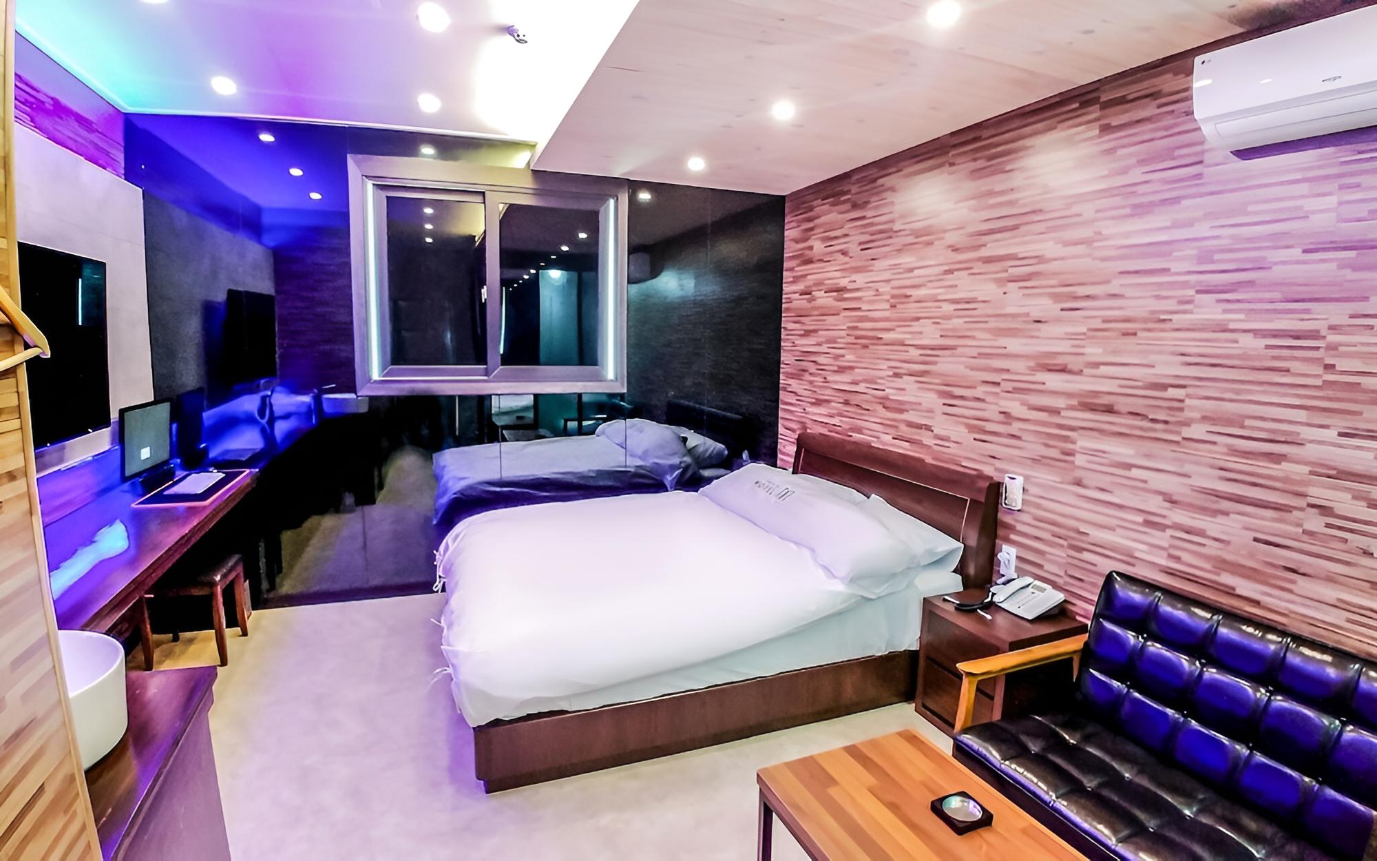 Room (Standard Room) - Photo 12