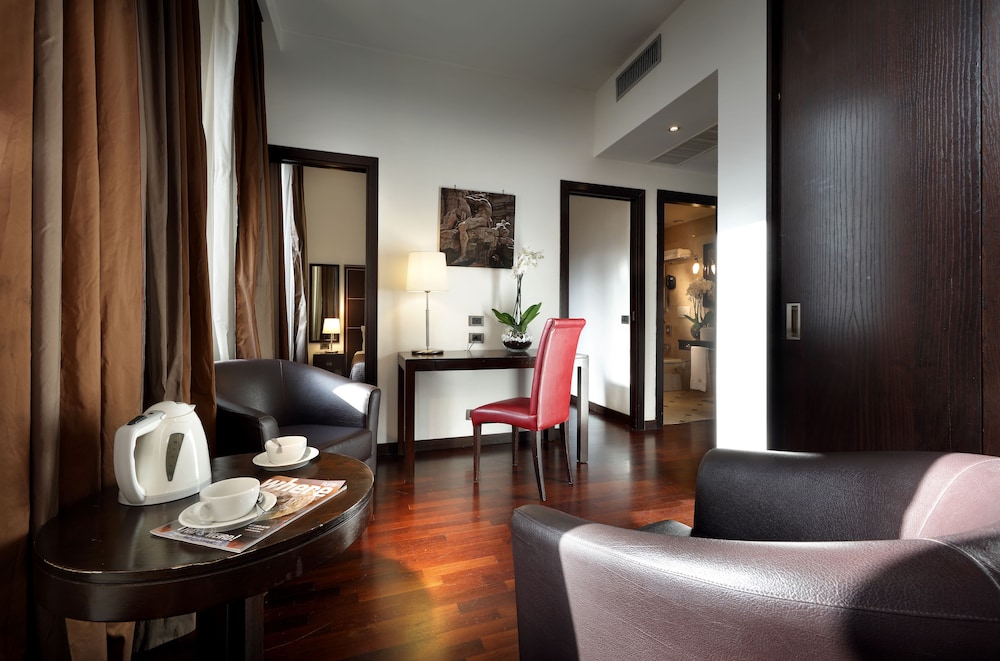 Family Suite (3 Adults) photo 2