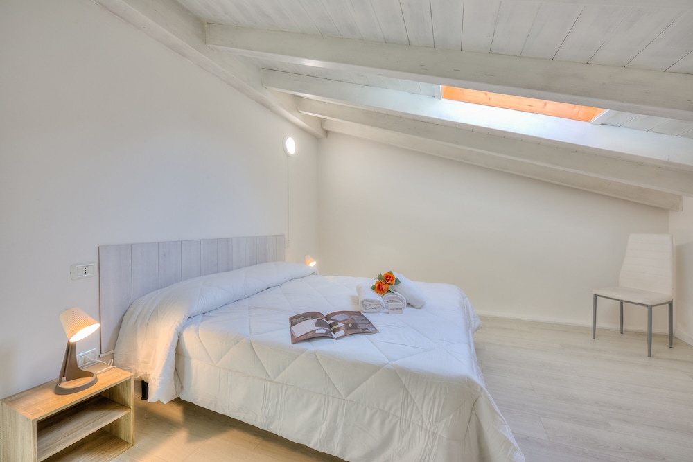 Family Apartment, Multiple Bedrooms, 2 Bathrooms (Sunflower Terrace)