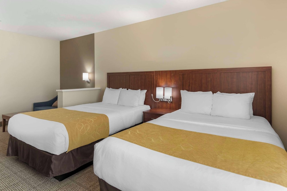 Deluxe Suite, 2 Queen Beds, Non Smoking - Photo 2