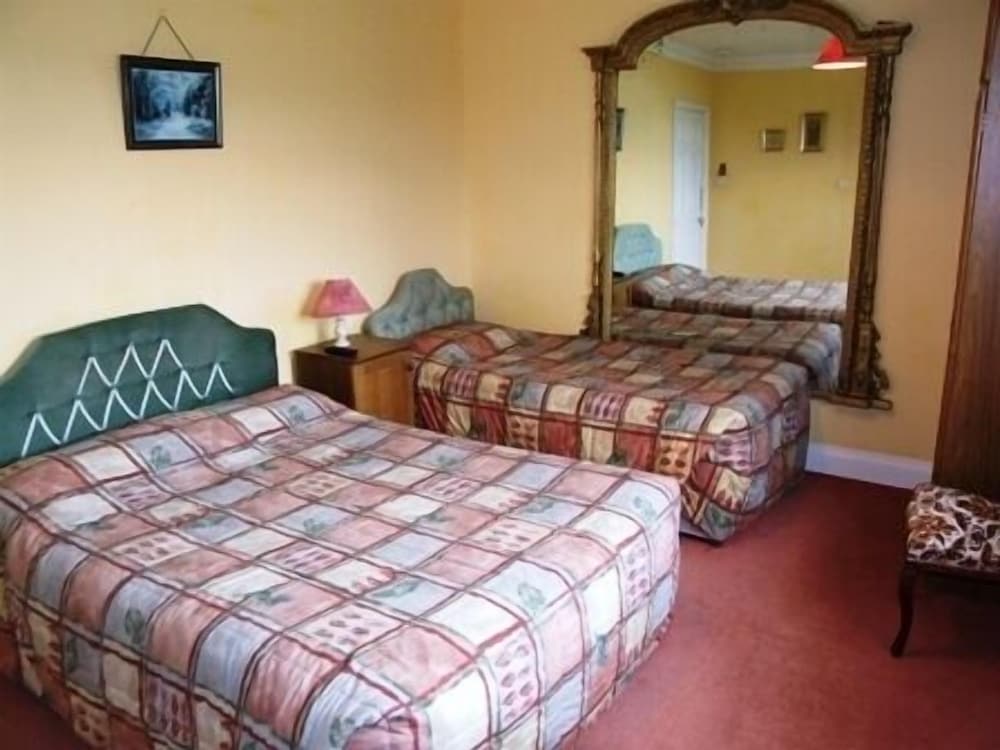 Twin Room, Ensuite photo 3